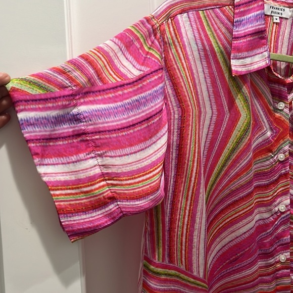 NWT Frankie’s Bikinis Fifi Button Down Short Sleeve Multi Colored Blouse Sz M - Picture 5 of 9